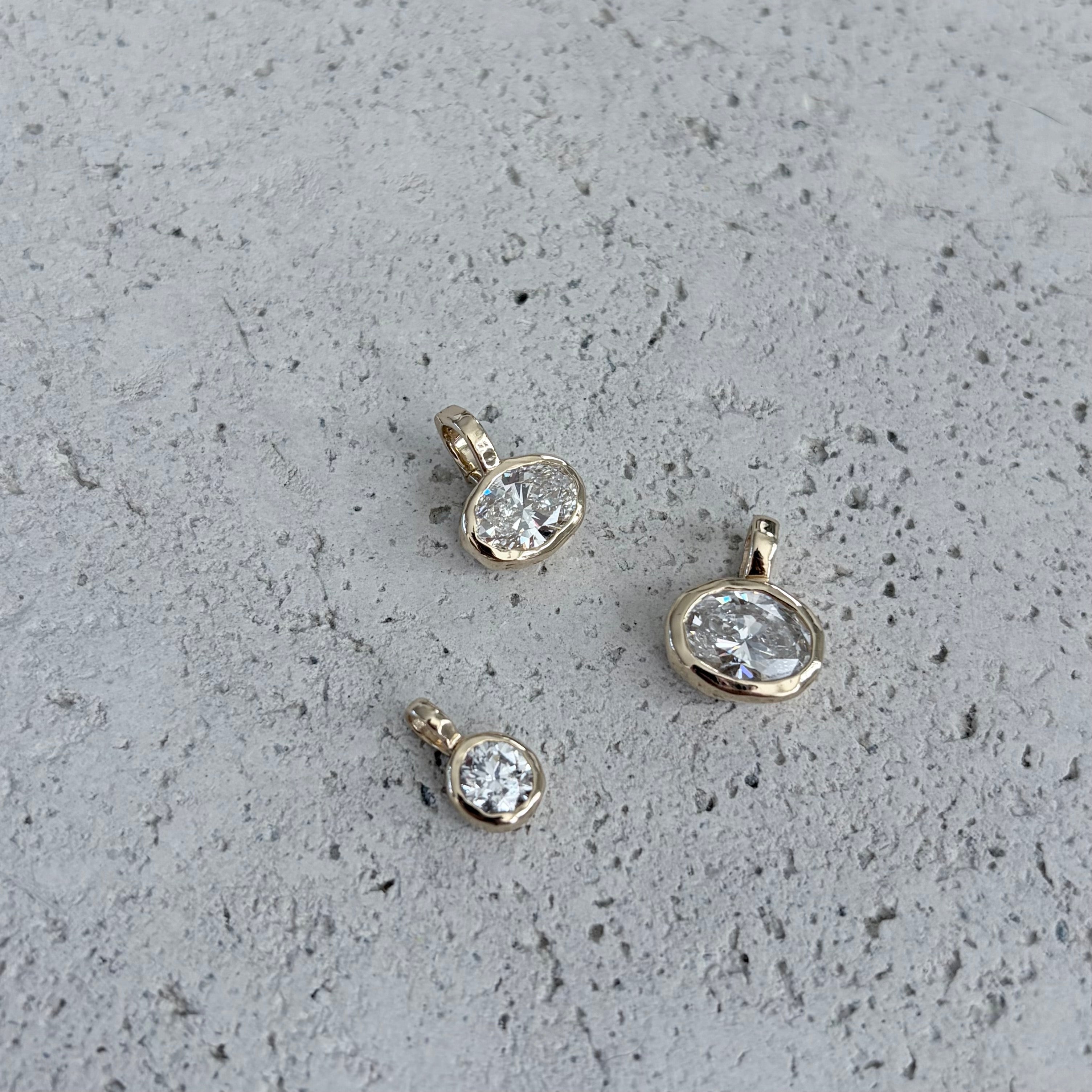 Aurum Pendant in Diamond