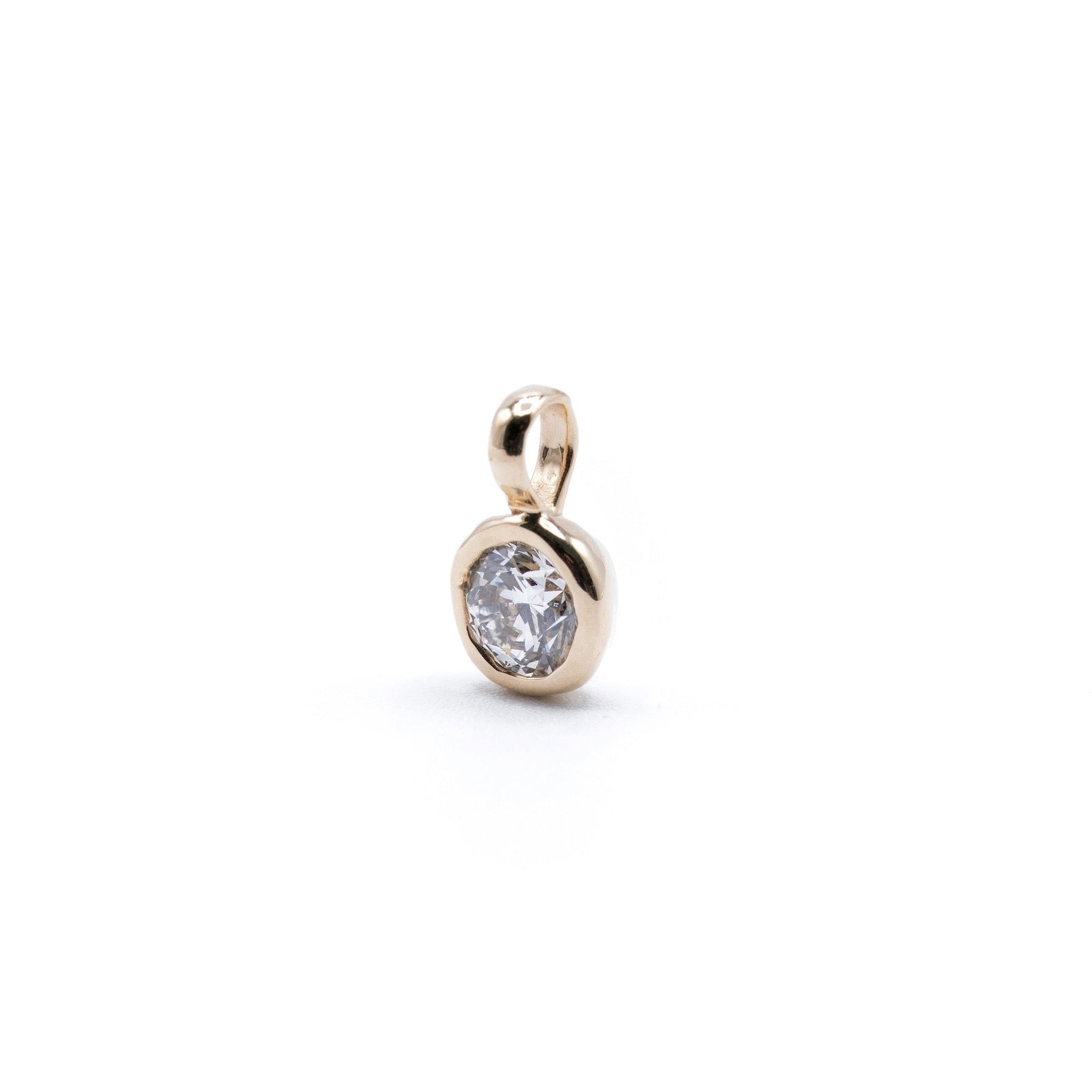 Petite Aurum Pendant in Diamond