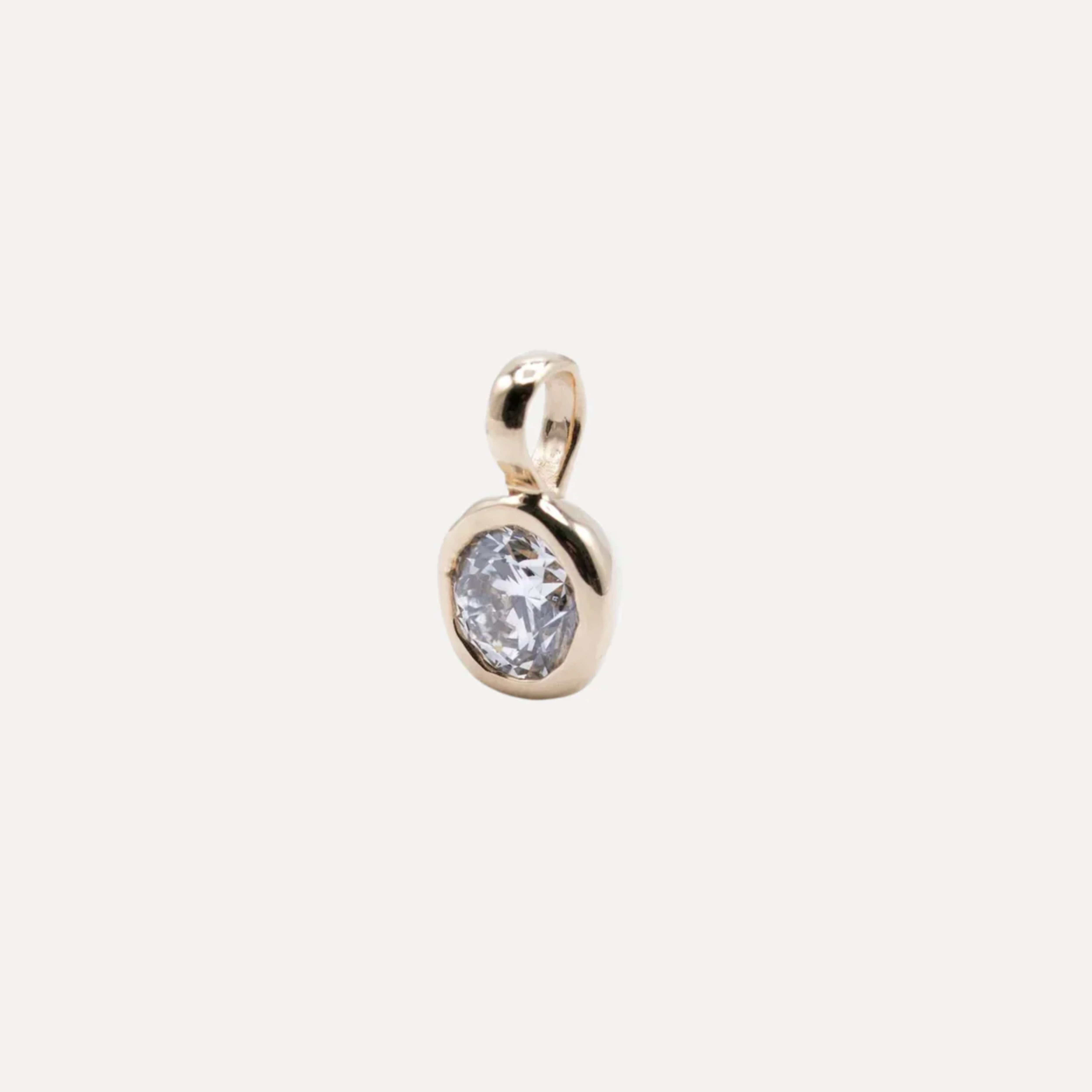 Petite Aurum Pendant in Diamond